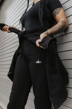Load image into Gallery viewer, CROWN MID-WEIGHT SWEATPANT - ONYX