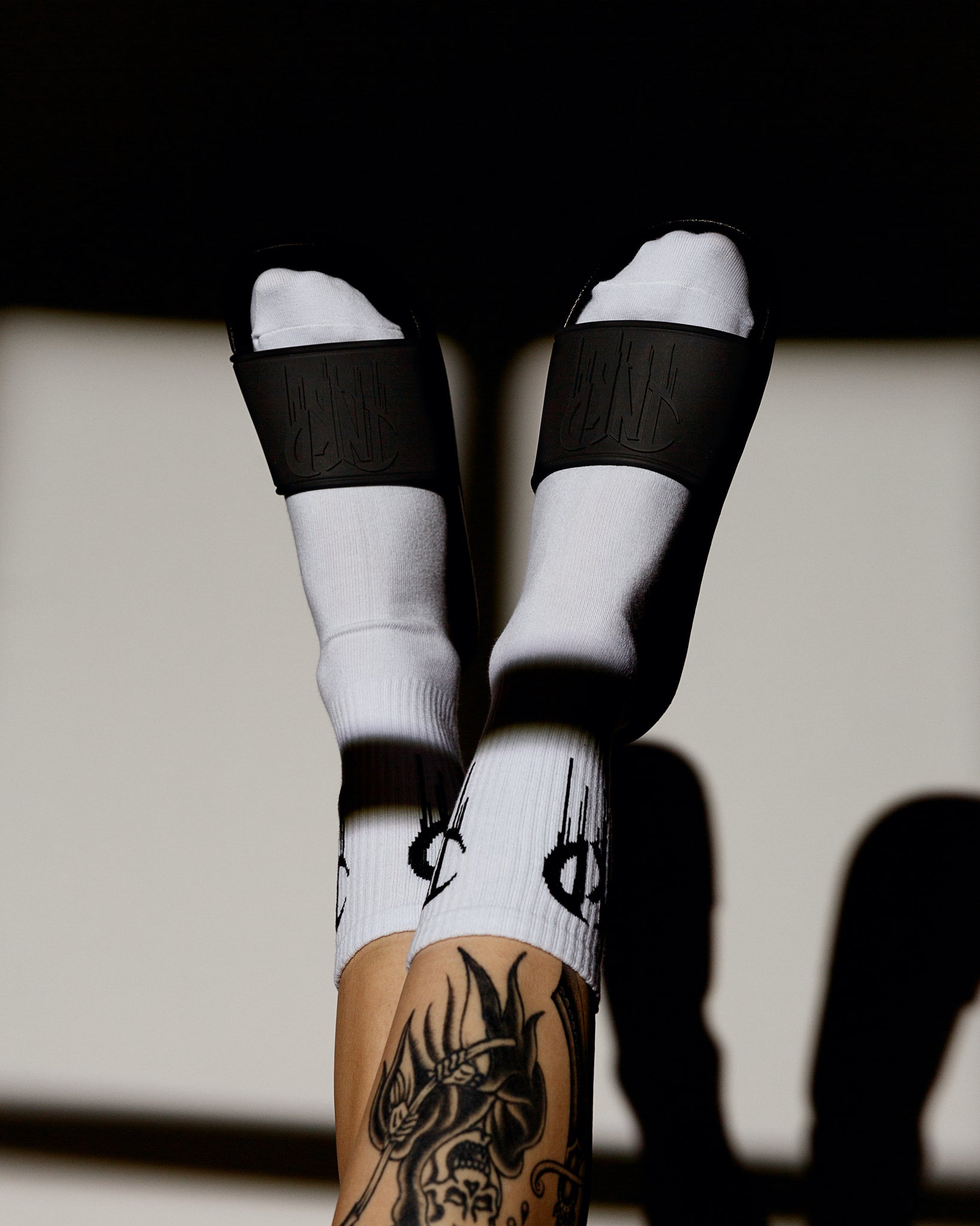 EMBOSSED INKD HEART SLIDES